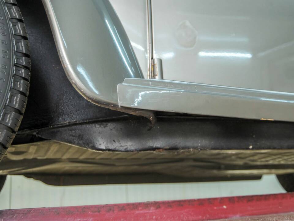 Image 44/50 of Volkswagen Beetle 1303 LS (1971)