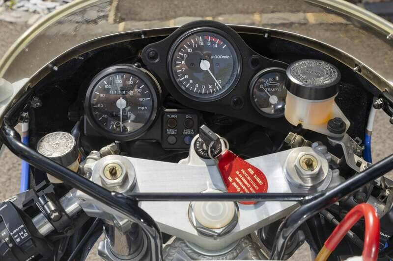 Bild 41/50 von Honda VFR 750R RC 30 (1989)