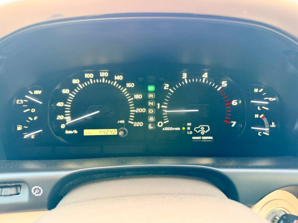Image 20/32 of Lexus LX 470 (2003)