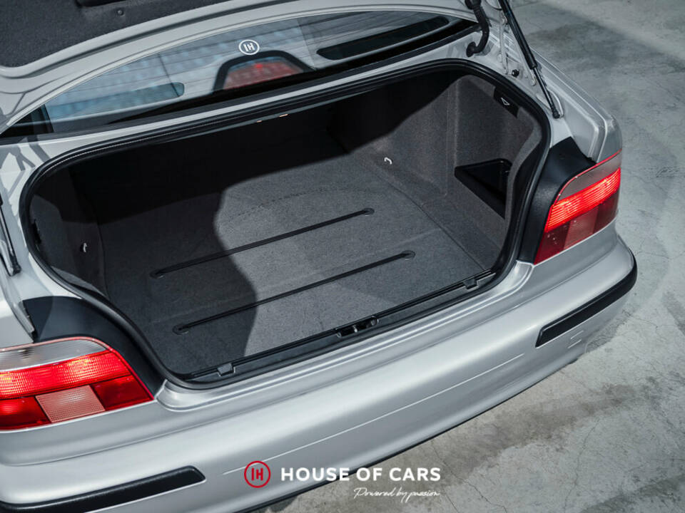 Image 13/23 de BMW 540i (1999)