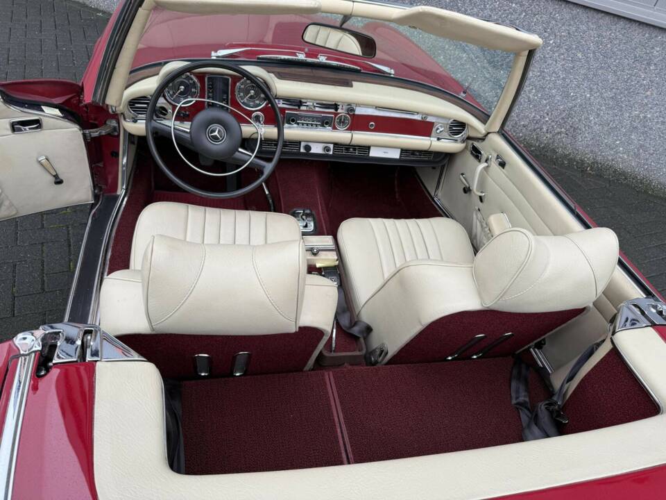 Image 34/50 of Mercedes-Benz 280 SL (1971)