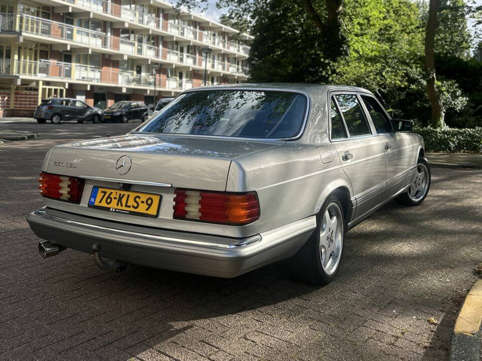 Bild 8/8 von Mercedes-Benz 560 SEL (1986)