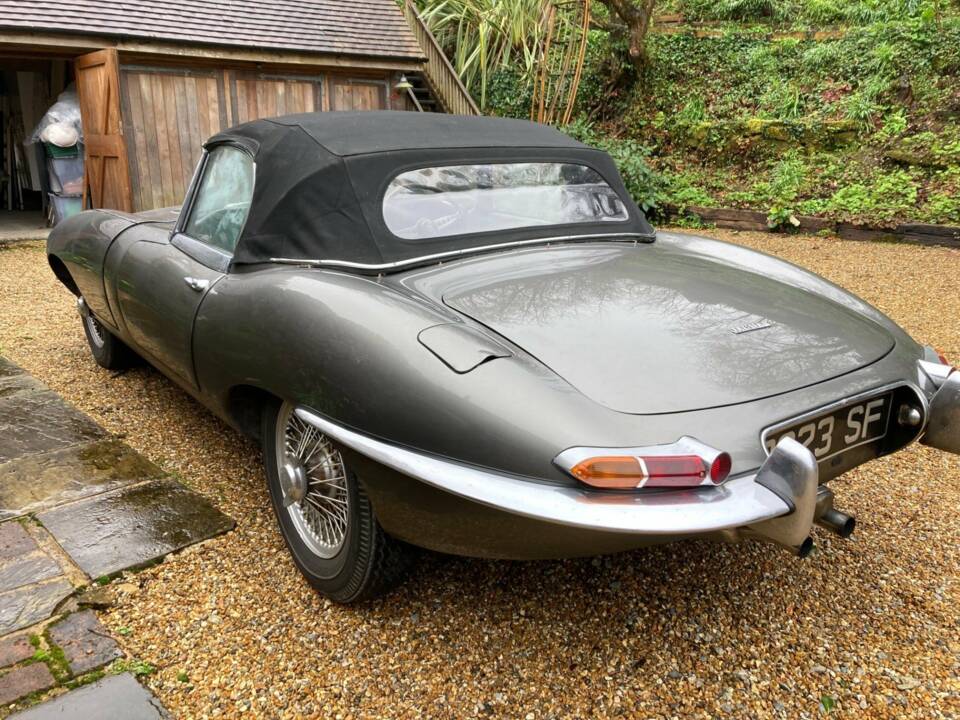 Image 2/20 de Jaguar E-Type 3.8 (1962)