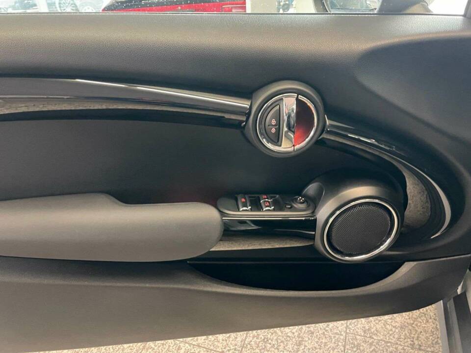 Image 16/19 of Mini Cooper (2019)