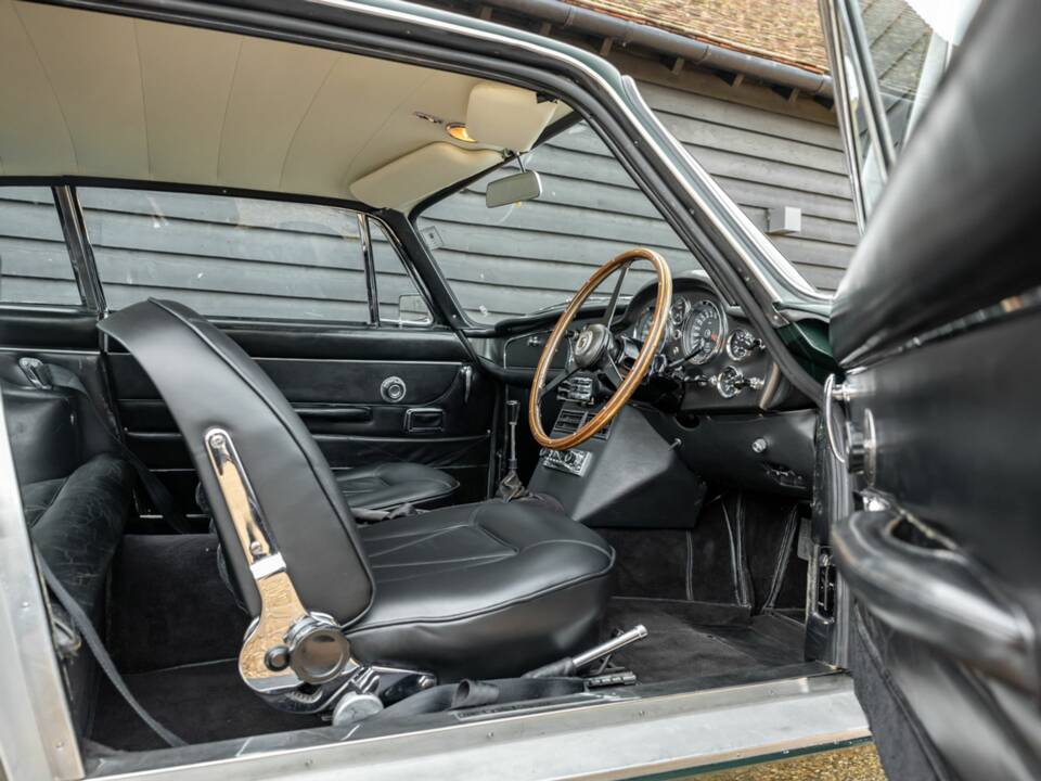 Afbeelding 28/50 van Aston Martin DB 6 (1967)