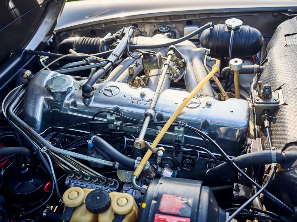 Image 16/31 of Mercedes-Benz 280 SL (1969)