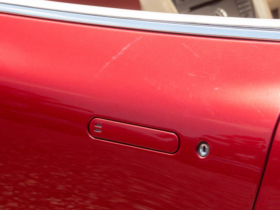 Image 36/50 of Aston Martin DB 9 Volante (2006)