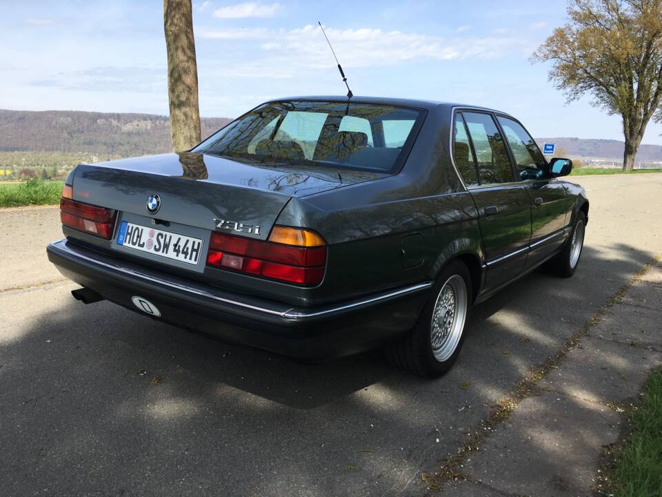 Image 5/22 of BMW 735i (1988)