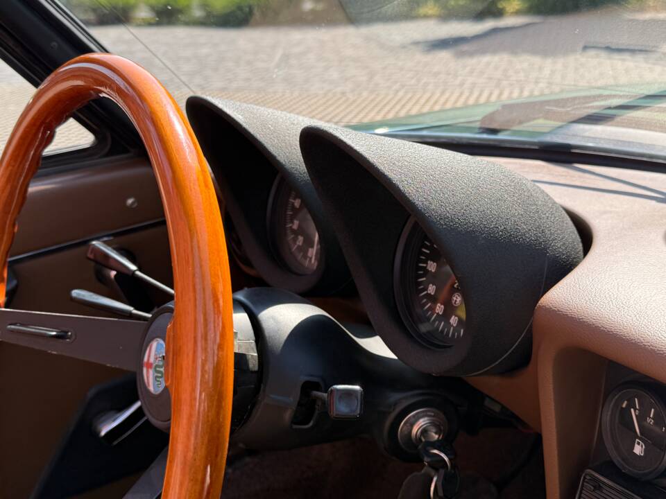 Bild 15/34 von Alfa Romeo 2.0 Spider (1985)