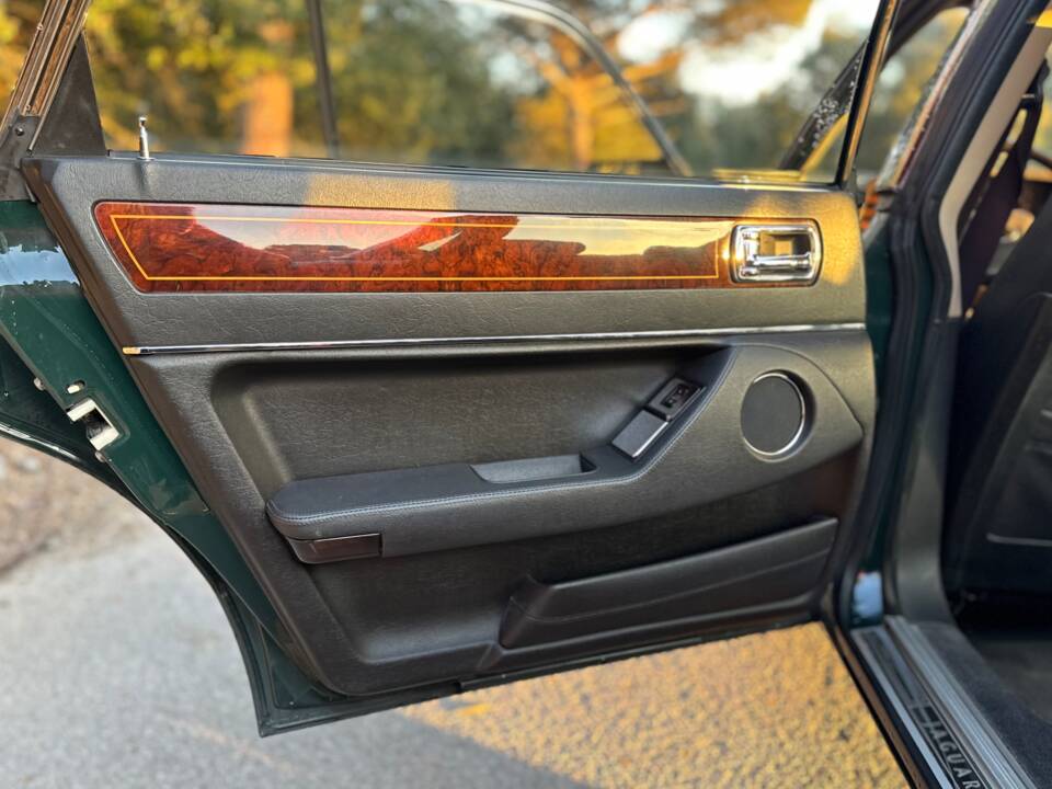 Image 27/40 of Jaguar Sovereign 3.6 (1989)