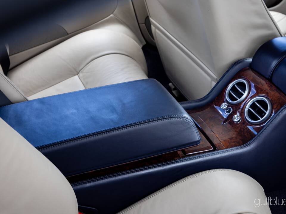 Image 38/75 of Bentley Continental GT (2004)