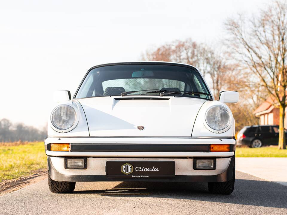 Image 11/36 of Porsche 911 Carrera 3.2 (1984)