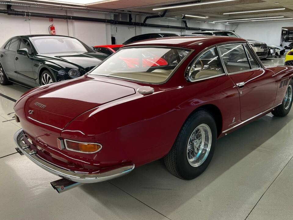 Image 42/50 of Ferrari 330 GT 2+2 (1965)