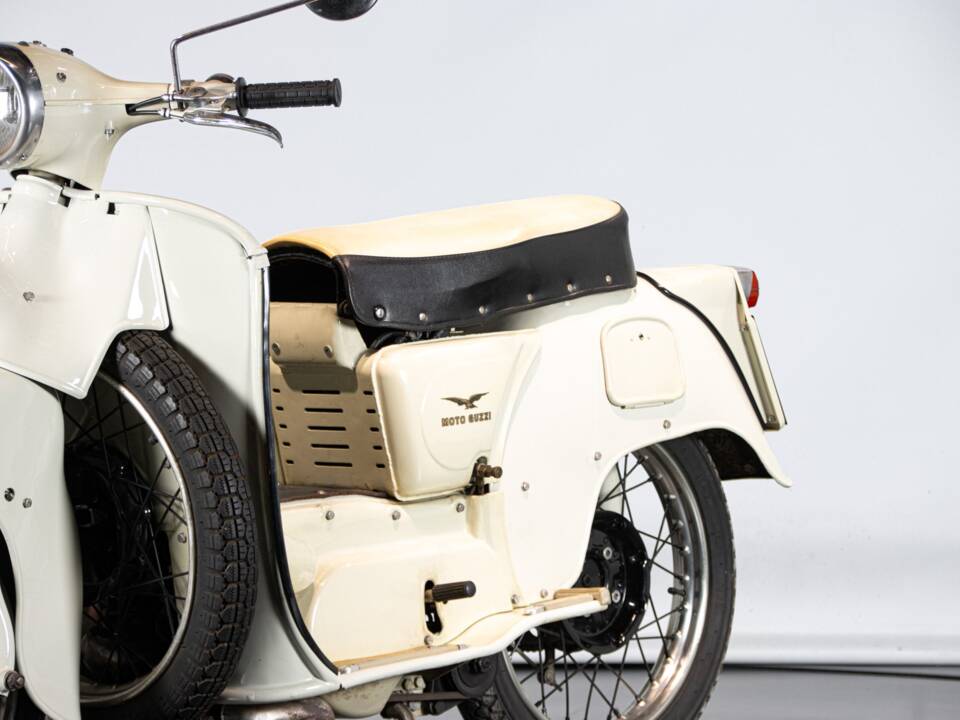 Image 31/50 of Moto Guzzi Galletto (1962)