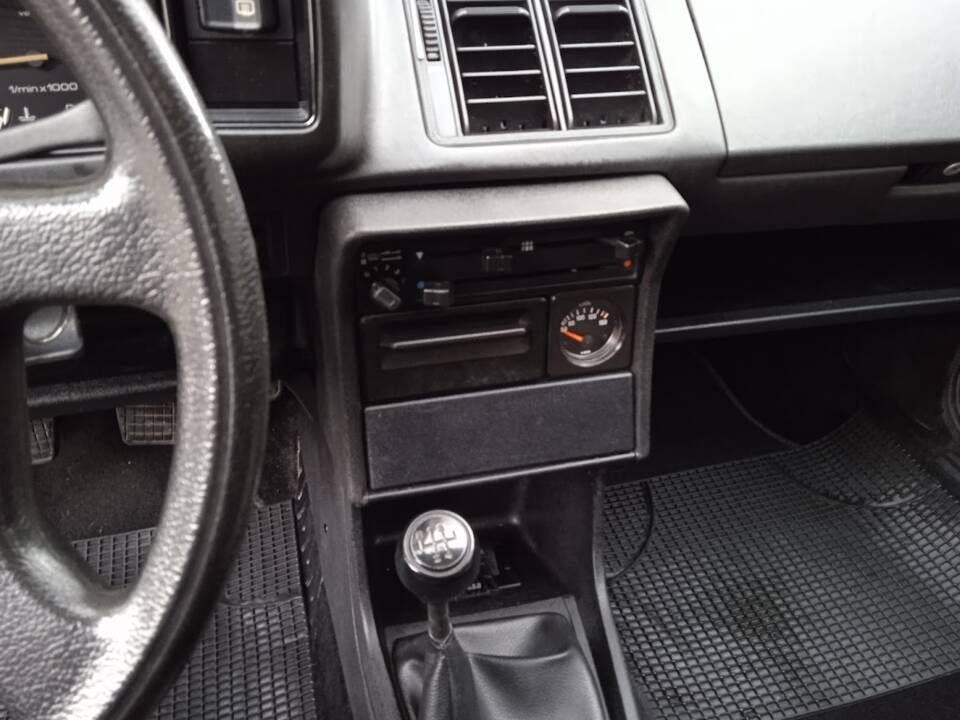 Image 30/67 de Volkswagen Scirocco II GT (1984)