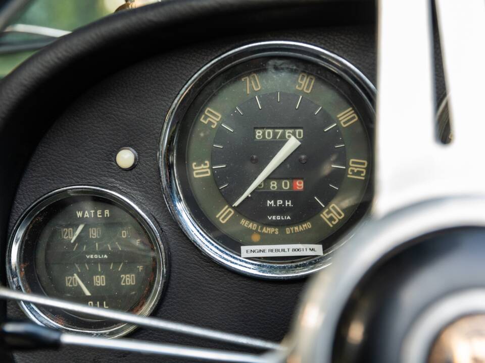 Image 8/27 of Alfa Romeo 2600 Spider (1964)