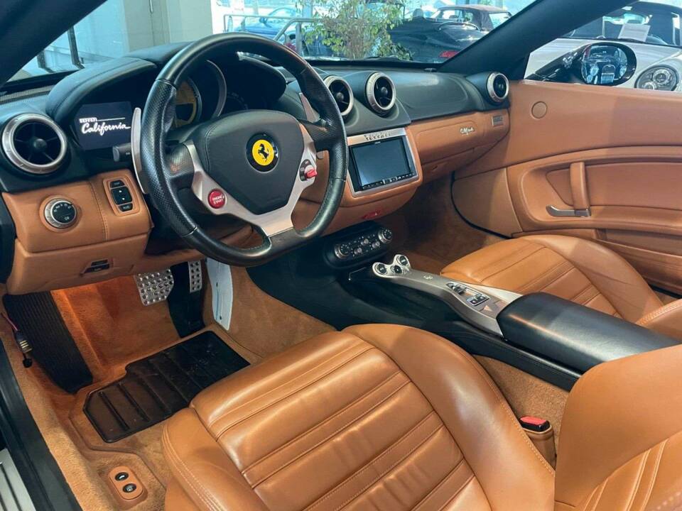 Immagine 15/19 di Ferrari California (2012)