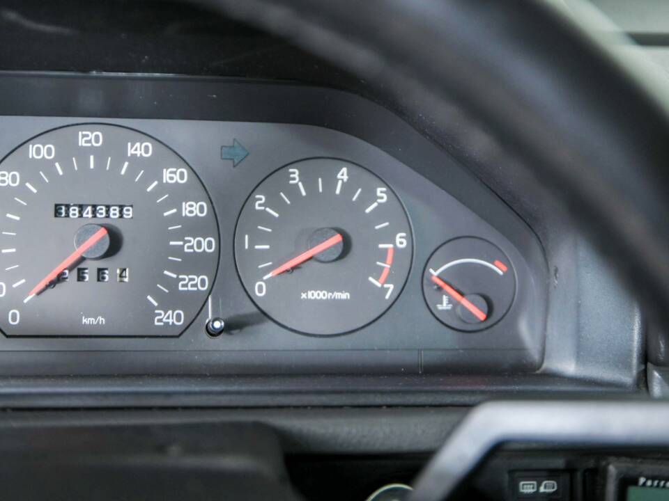 Bild 21/50 von Volvo 940 2.3i (1996)