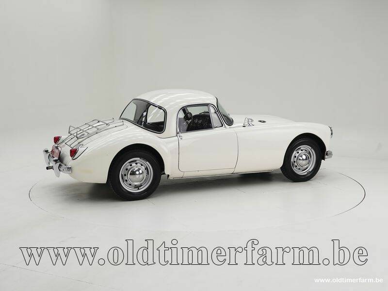 Image 2/15 of MG MGA 1500 (1958)