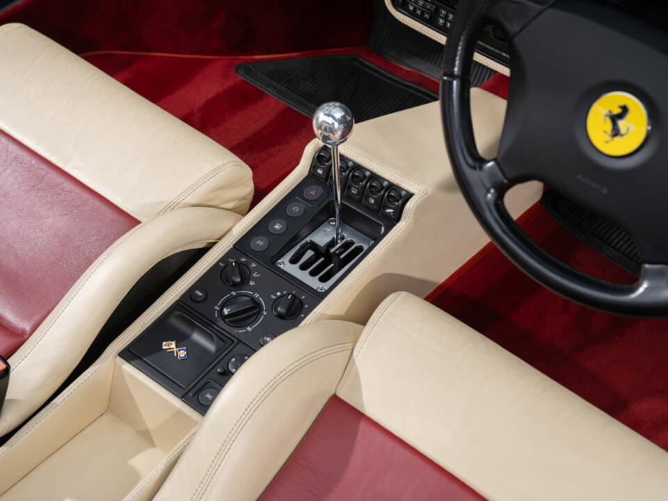 Immagine 19/50 di Ferrari F 355 GTS (1996)