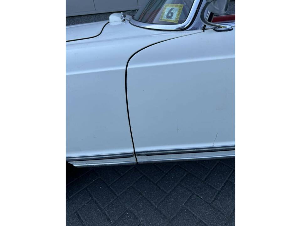 Image 16/50 of Mercedes-Benz 230 SL (1967)
