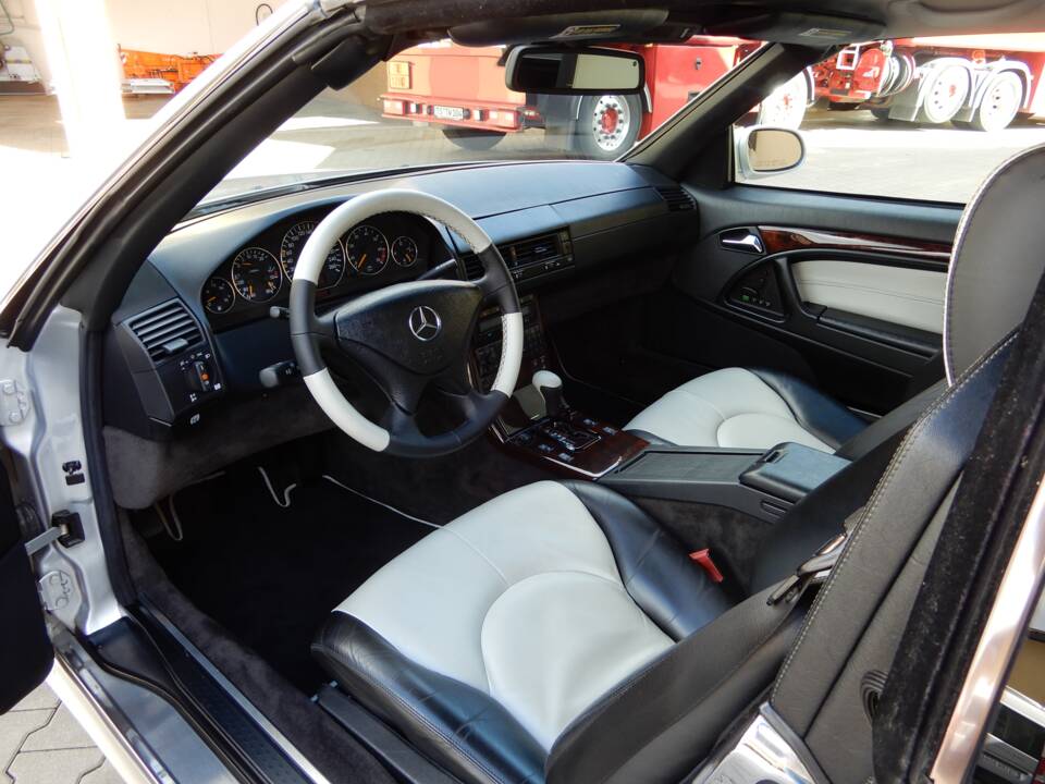 Image 34/35 of Mercedes-Benz SL 500 (2000)