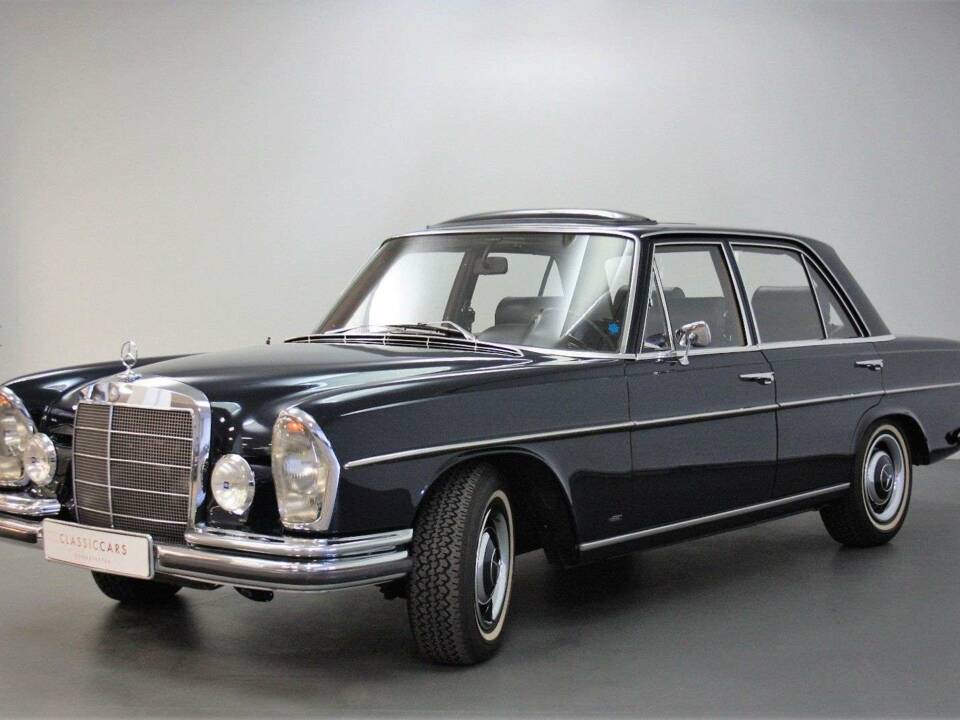 Image 2/15 of Mercedes-Benz 250 S (1967)