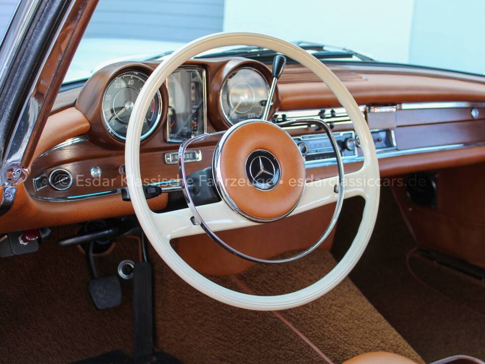 Image 21/32 of Mercedes-Benz 250 SE (1967)