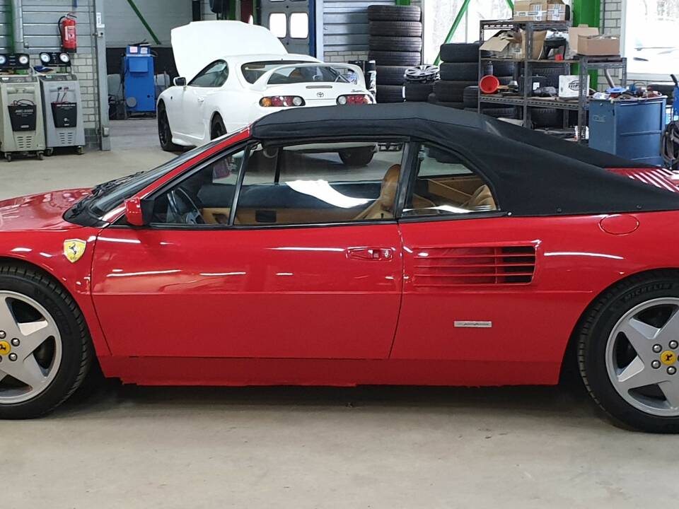 Afbeelding 22/26 van Ferrari Mondial T (1990)