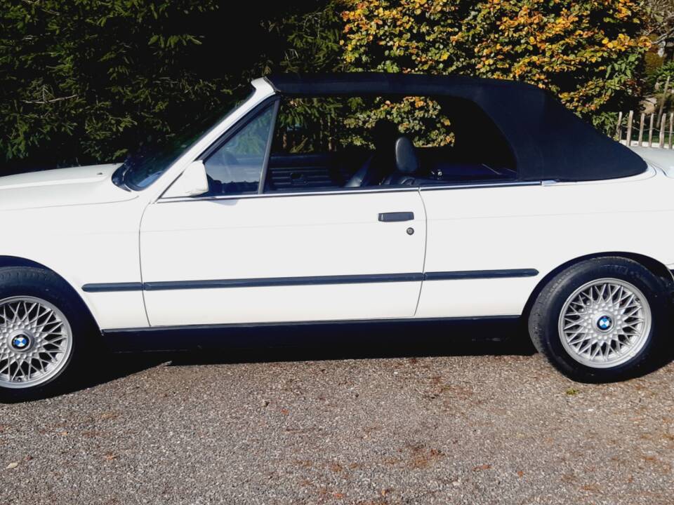 Image 23/55 of BMW 320i (1991)