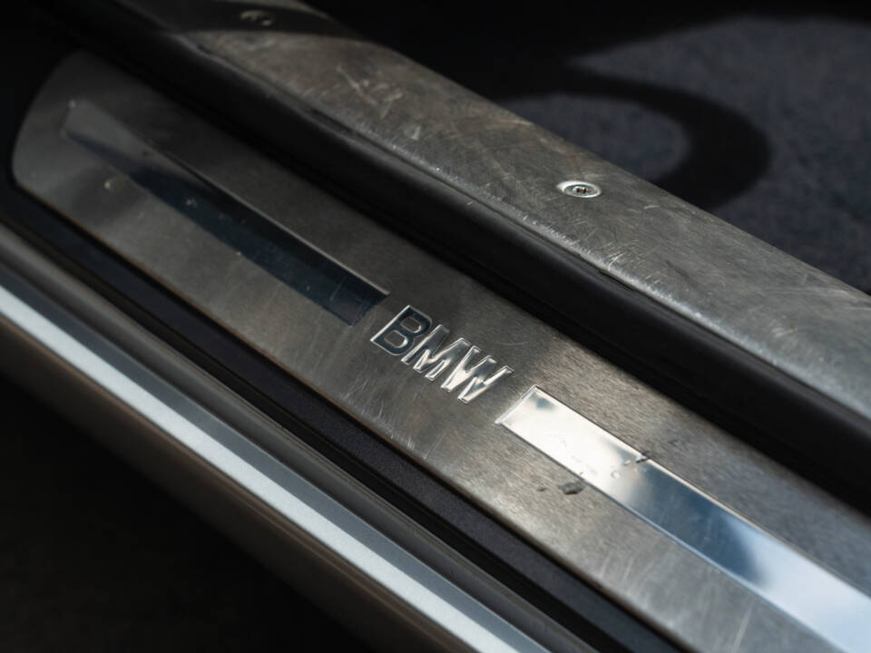 Image 25/53 of BMW Z8 (2001)