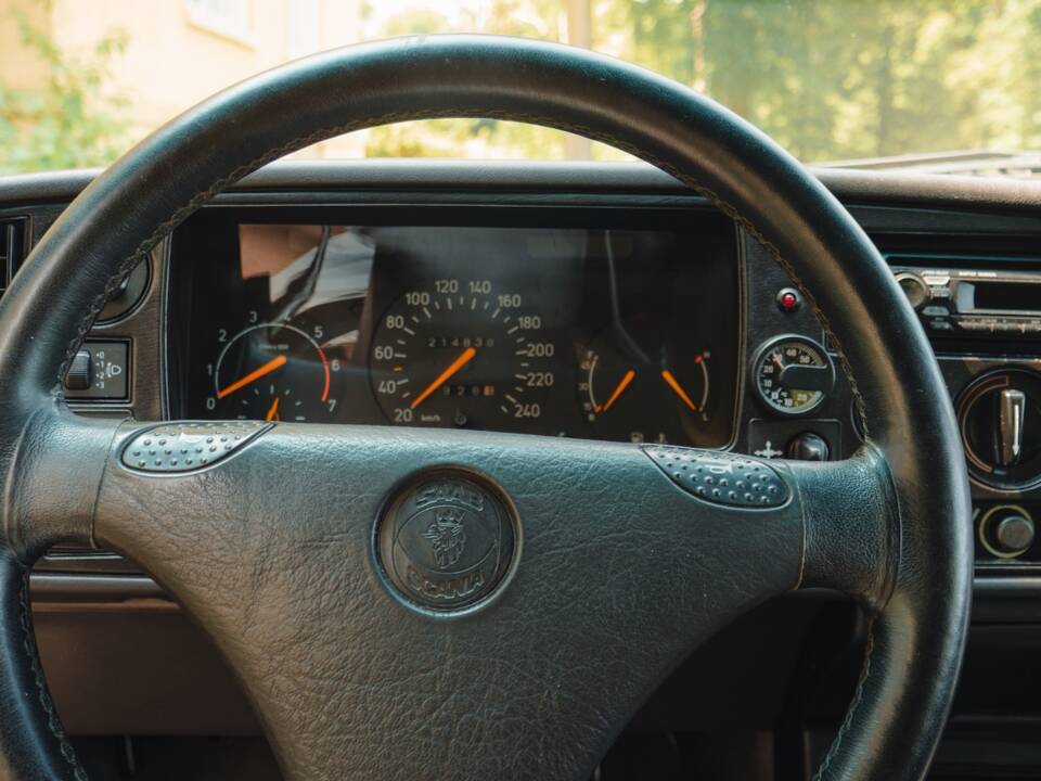 Bild 19/45 von Saab 900 S (1992)