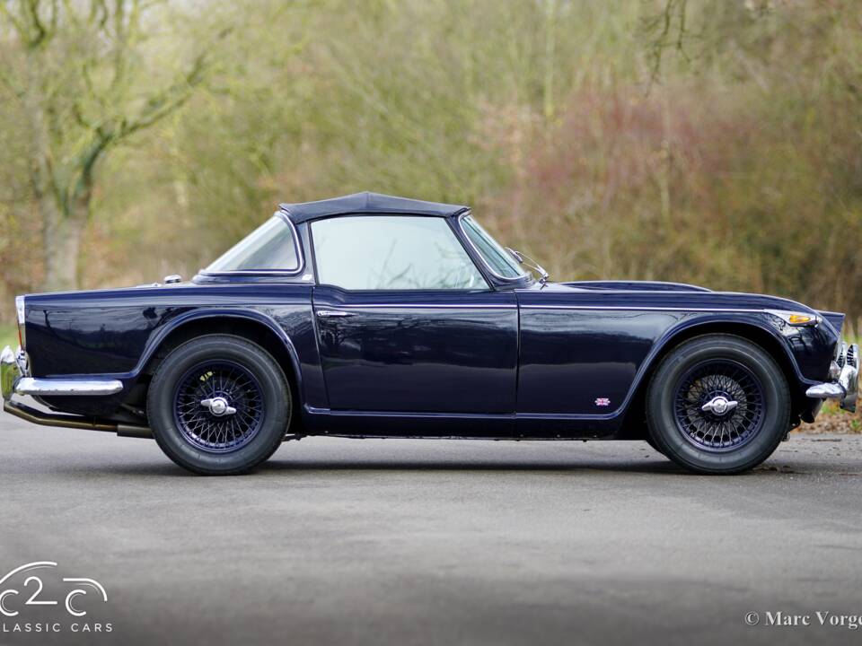 Image 32/45 of Triumph TR 4A (1966)