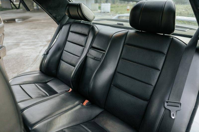 Image 35/69 de Mercedes-Benz 190 E 2.3-16 (1988)