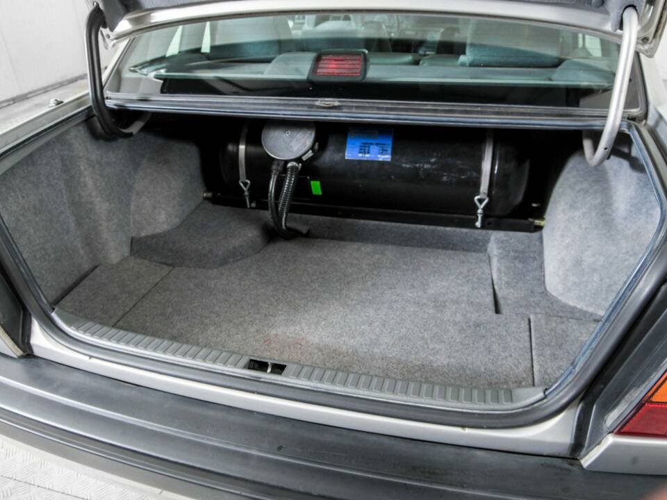 Bild 43/50 von Volvo 940 2.3i (1996)