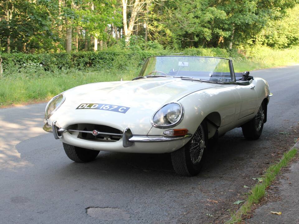 Image 3/18 of Jaguar E-Type 4.2 (1965)