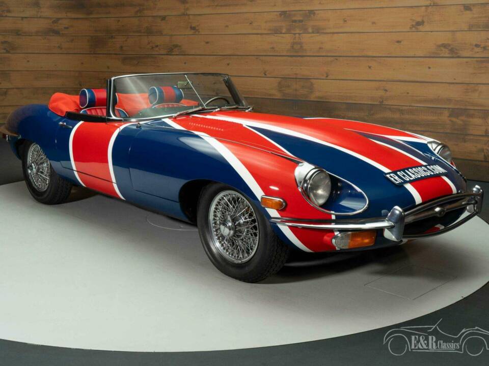 Image 3/17 de Jaguar E-Type (1970)