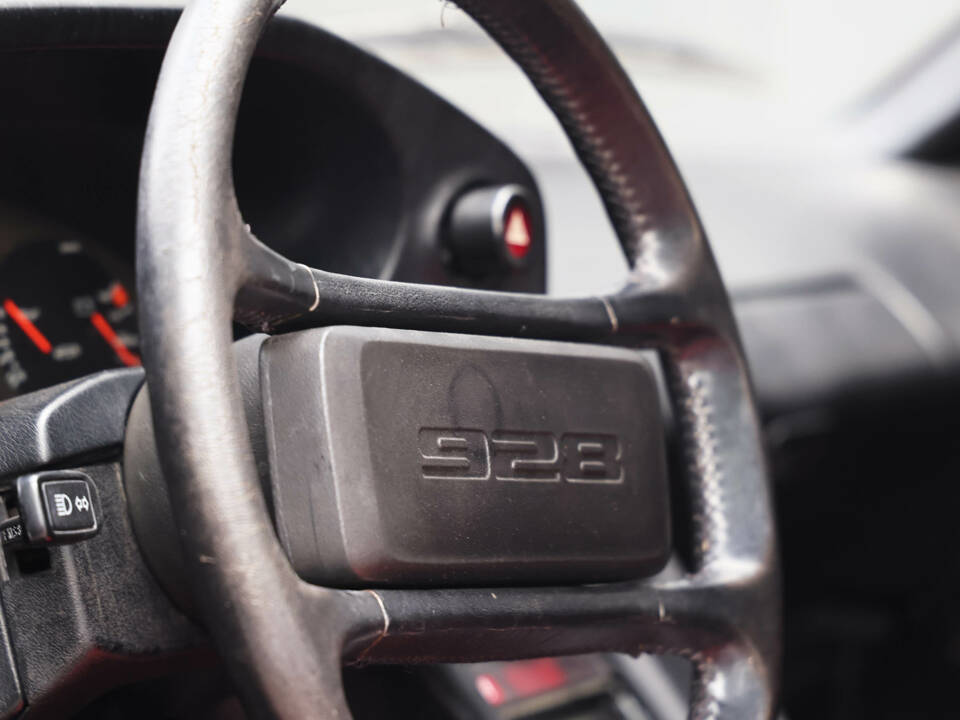 Image 42/52 of Porsche 928 S (1980)