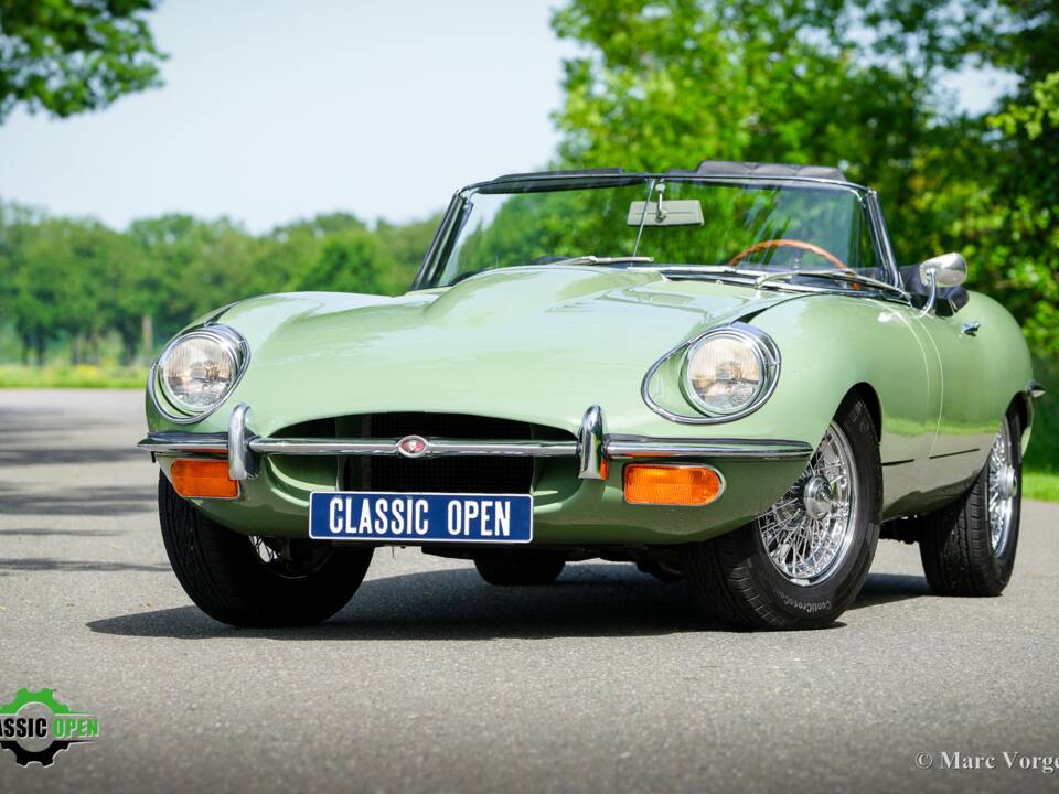 Image 25/60 de Jaguar E-Type (1969)