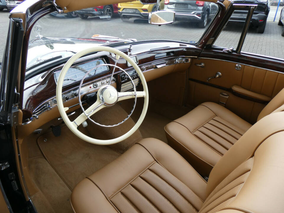Imagen 9/24 de Mercedes-Benz 220 SE Cabriolet (1959)