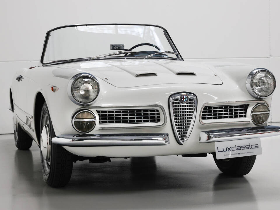 Image 3/34 of Alfa Romeo 2000 Spider (1960)