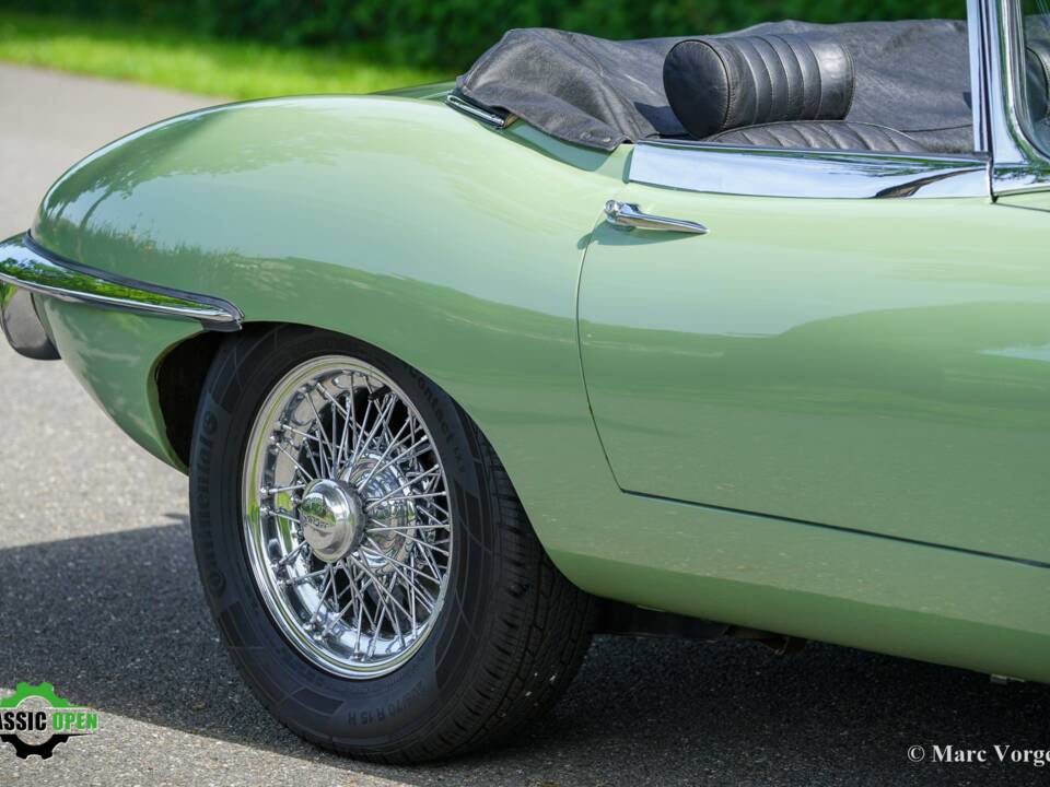 Image 35/60 de Jaguar E-Type (1969)