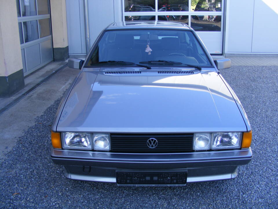 Image 2/19 of Volkswagen Scirocco II GT (1990)