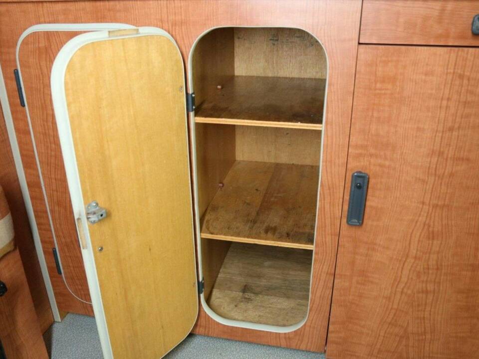Immagine 32/50 di Volkswagen T2a Westfalia (1969)