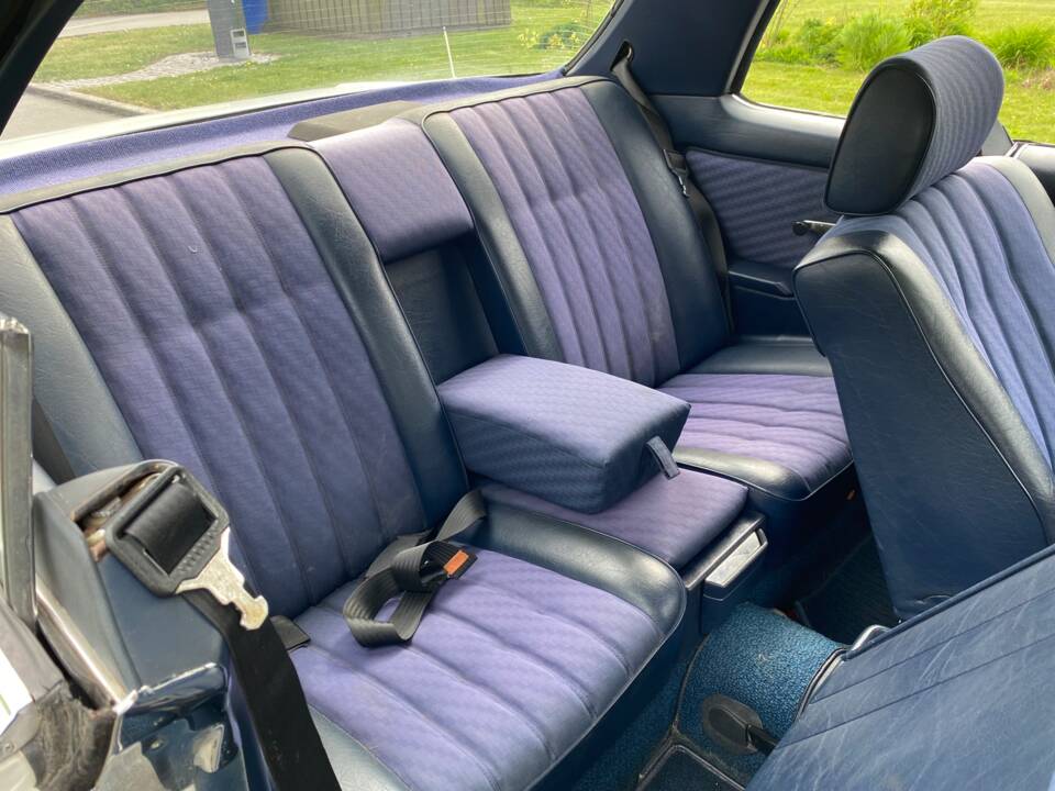 Image 41/49 of Mercedes-Benz 230 C (1980)