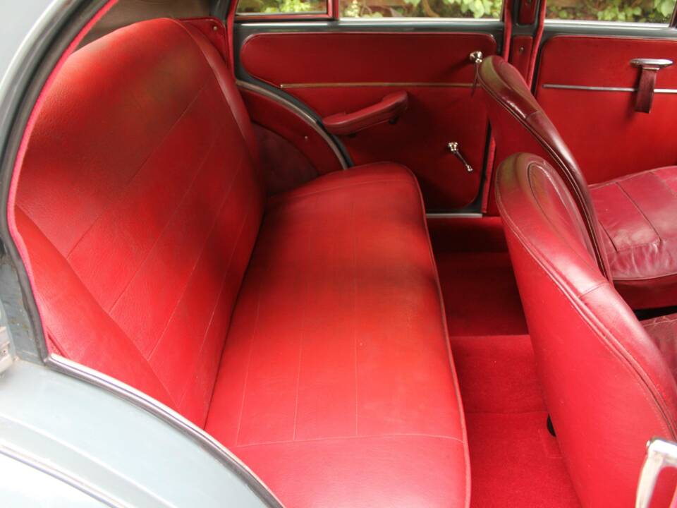 Image 14/19 of Morris Minor MM (1952)