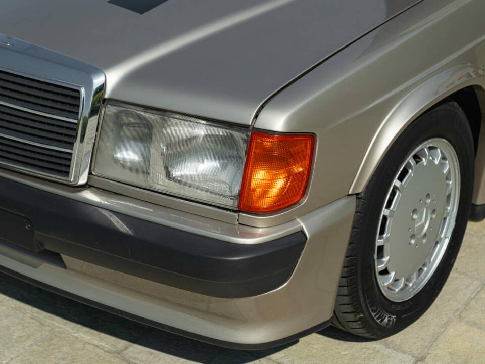 Image 17/50 of Mercedes-Benz 190 E 2.3-16 (1985)