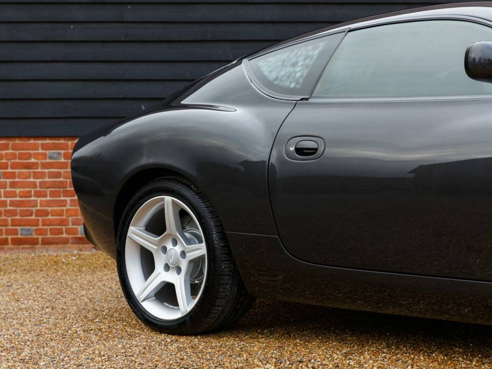 Image 22/50 of Aston Martin DB 7 Zagato (2004)