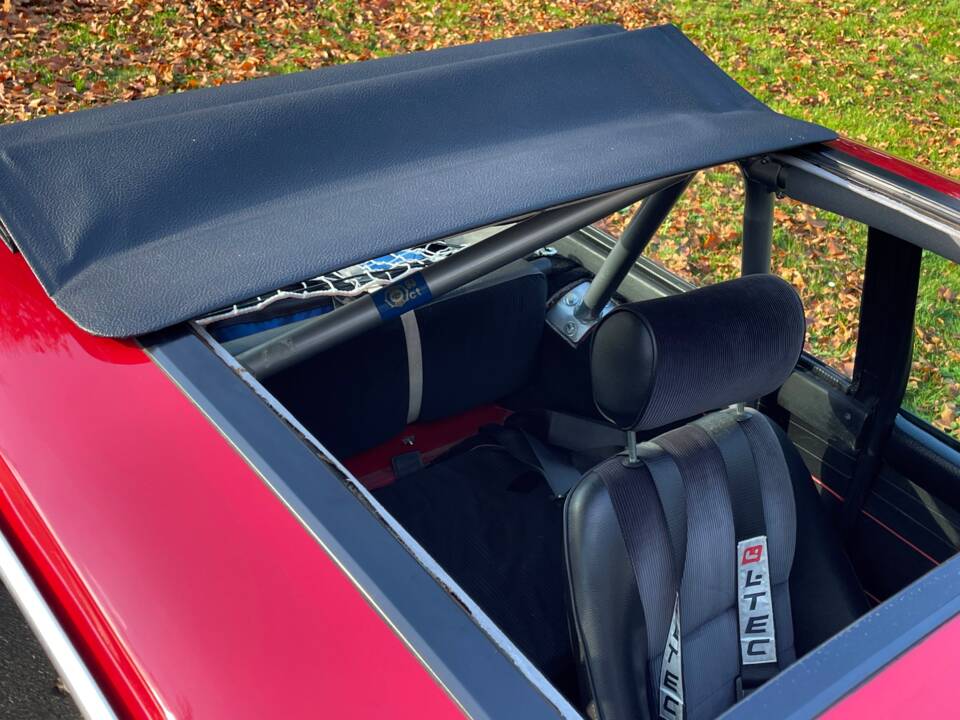 Image 16/50 of MG MGB GT (1972)