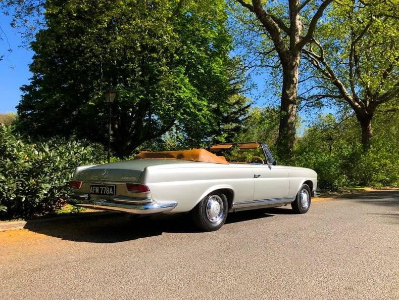 Bild 17/50 von Mercedes-Benz 220 SE b (1963)